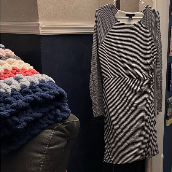 Long Sleeve, cinched midi dress-size L - Picture 2 of 3